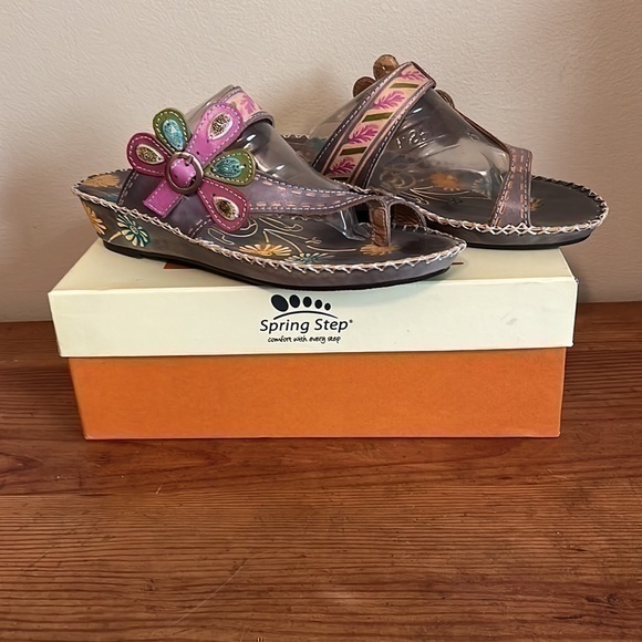 Beautiful hand painted sandals! NWOT - Picture 1 of 4